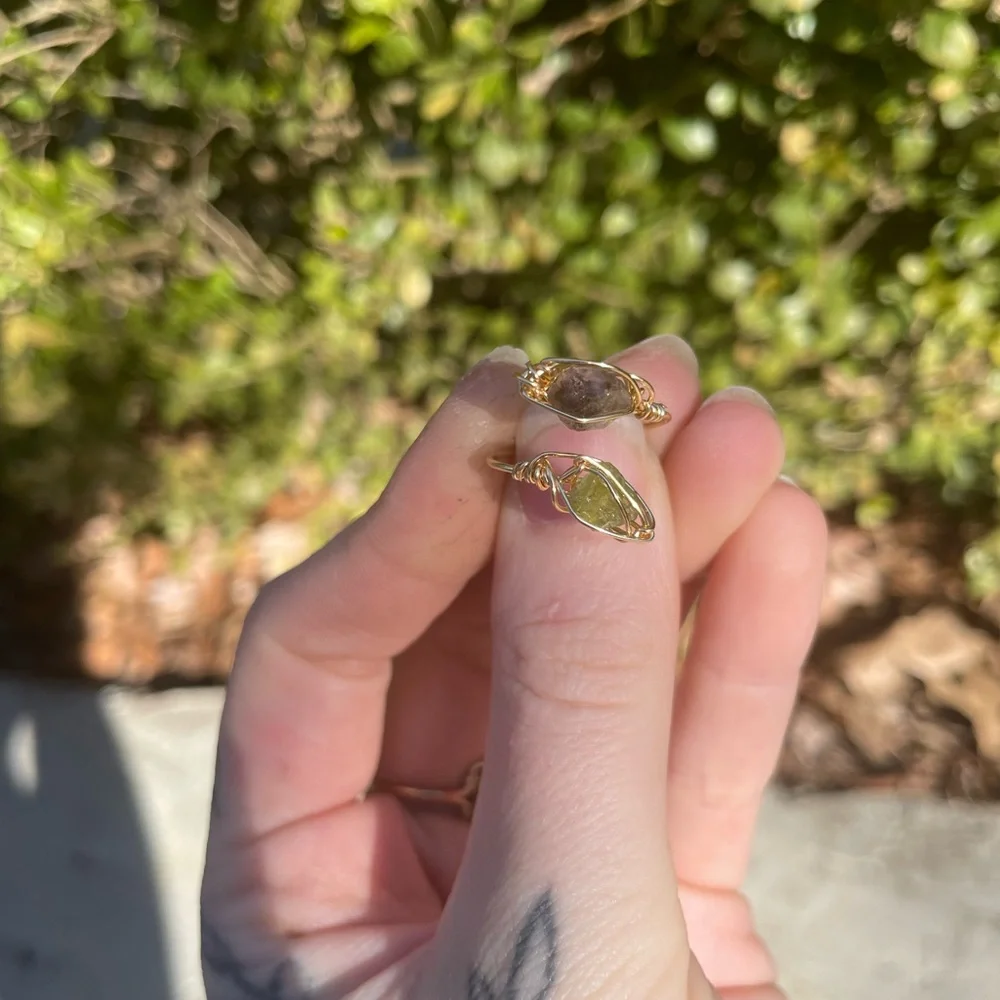 Pre order!! Peridot and black herk diamond Adjustable Ring - Picture 5 of 10